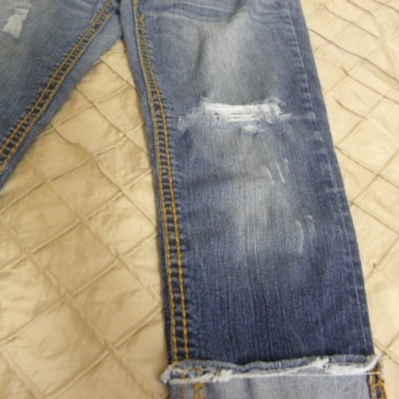 Almost Famous relaxed fit distressed Capri - Picture 5 of 8
